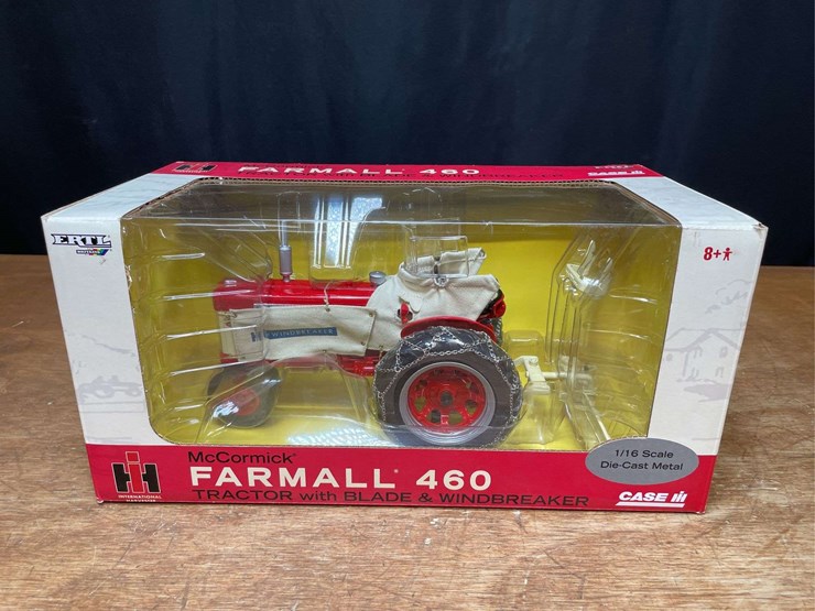 1/16-farmall-460-nib-ertl-image-1