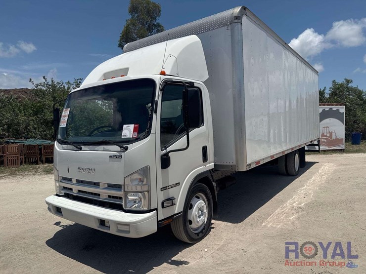 2019-isuzu-npr-image-1