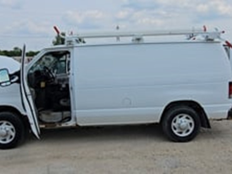 2008-ford-cargo-image-40