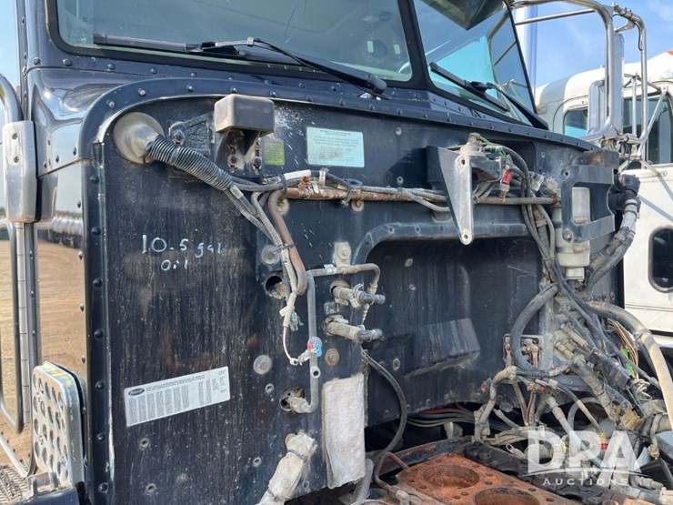 2008-peterbilt-384-image-74