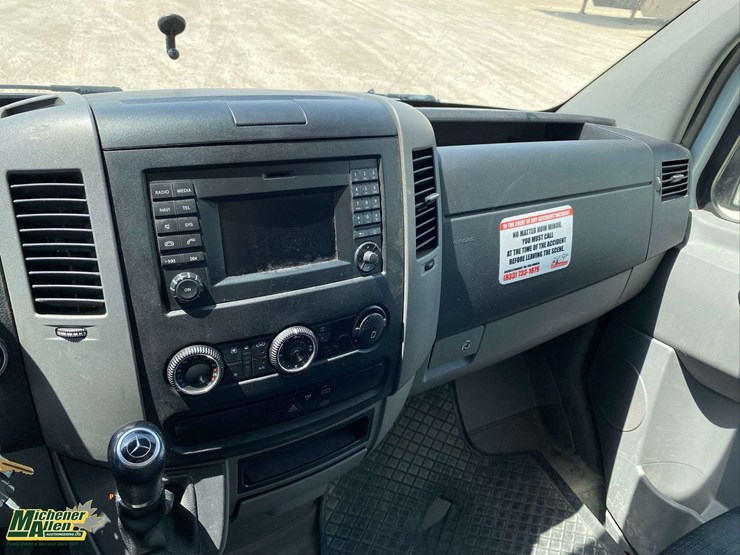 2016-mercedes-benz-sprinter-2500-image-27