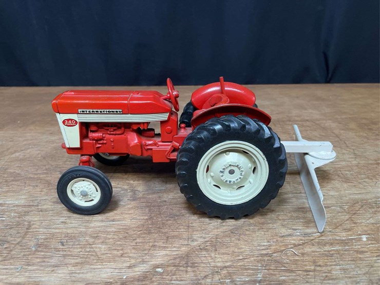 1/16-ih-340-w/blade-ertl-image-2