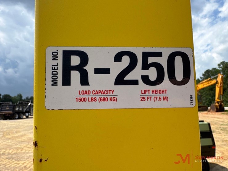 r-250-roust-about-lift-image-5