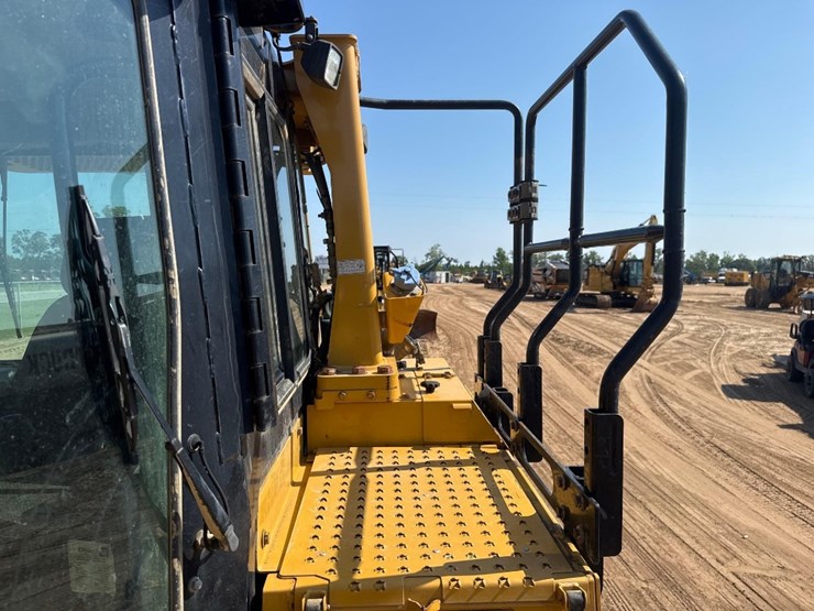 caterpillar-d6t-xl-image-25