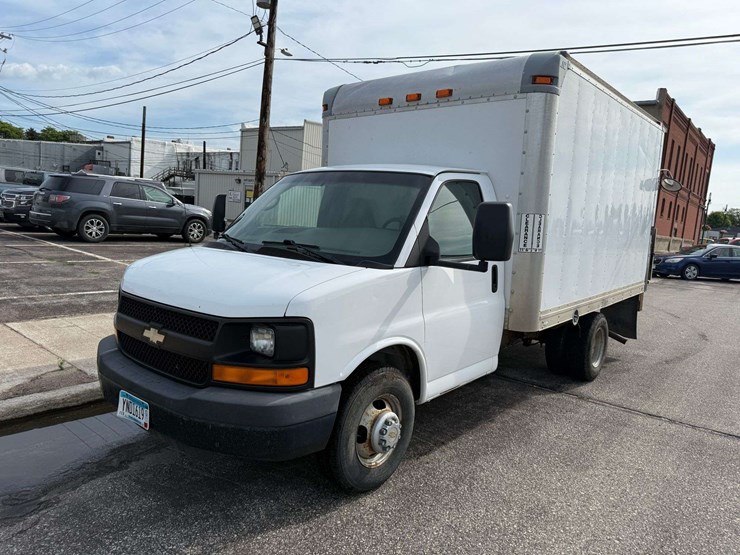 2009-chevrolet-express-3500-image-1