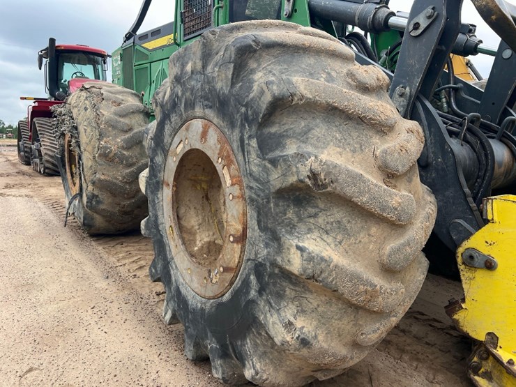 2019-deere-843l-image-26