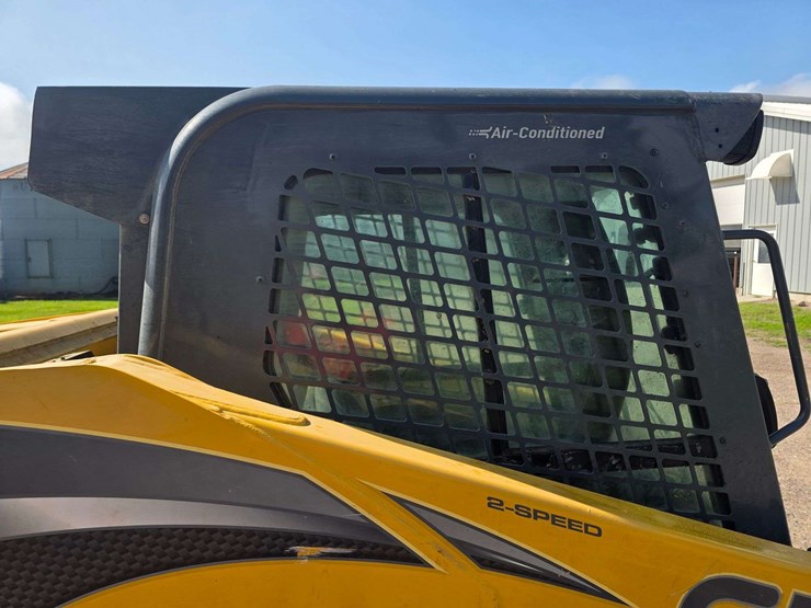 2019-gehl-v270-image-19