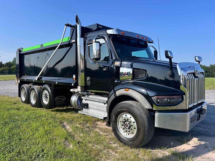 2022-western-star-tri-axle-dump-image-3