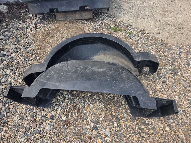 pair-of-plastic-trailer-fenders-image-1