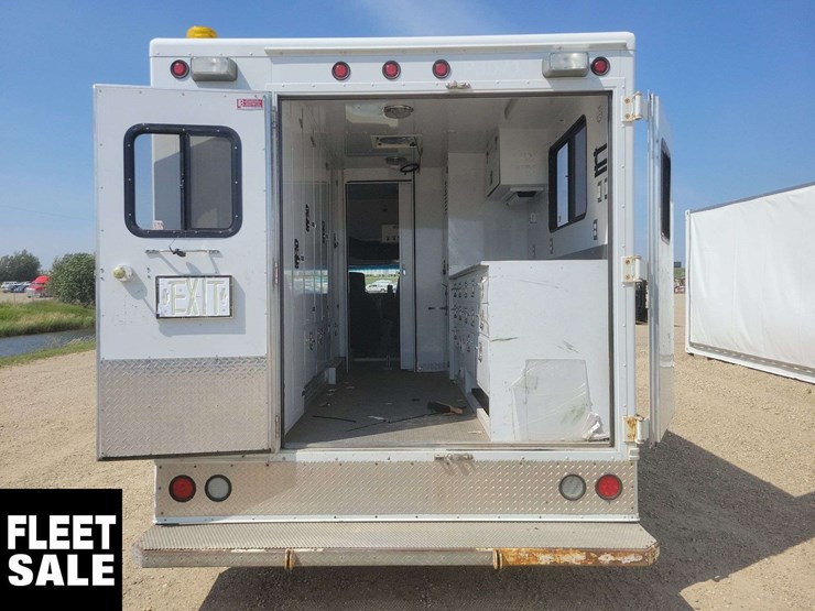 2011-ford-e450-image-25
