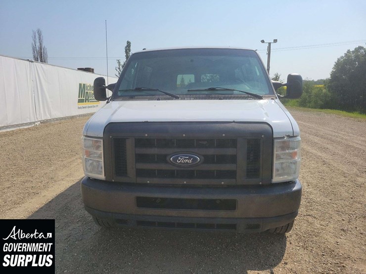 2014-ford-cargo-image-5