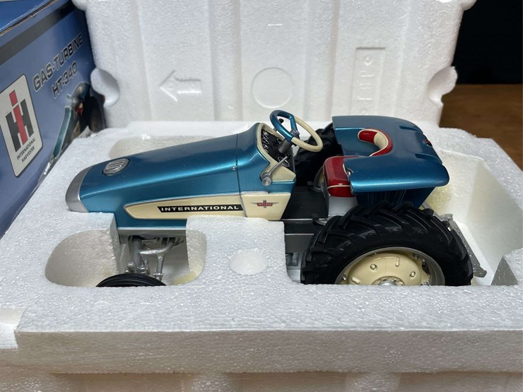 1/16-ih-ht-340-turbine-tractor-nib-sc-image-2