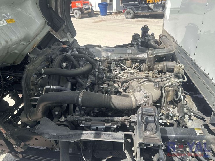 2024-isuzu-nrr-image-7