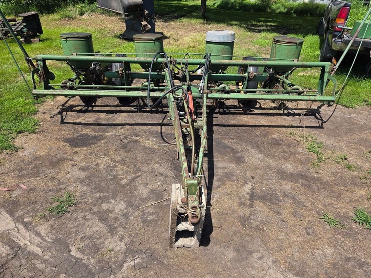 john-deere-4-row-planter,-hydraulic-lift-with-newer-hoses,-worked-when-last-used-2-years-ago,-model:-image-2