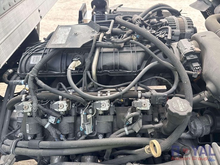 2016-isuzu-npr-image-10