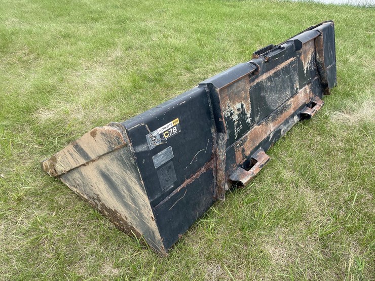 skidloader-77"-quick-tach-bucket-image-3