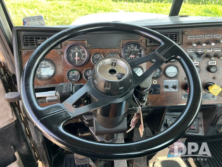 1993-peterbilt-377-image-54