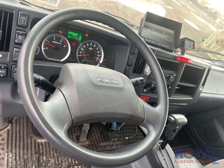 2021-isuzu-nrr-image-11