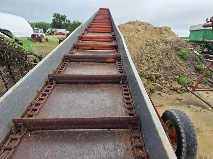 no.-205-conveyor,-540-pto,-approx-40’,-8-14-tires-on-4-bolt-rims-image-6