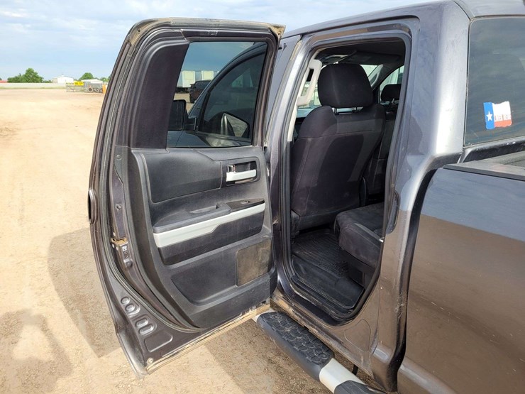 2019-toyota-tundra-sr5-image-5