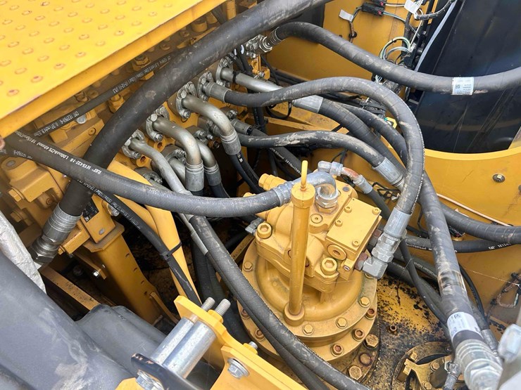 2018-caterpillar-320gc-image-27