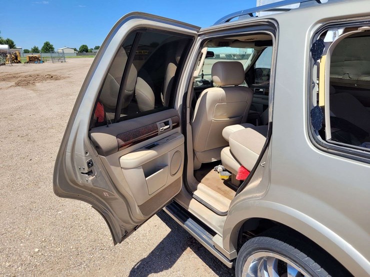 2004-lincoln-navigator-image-6