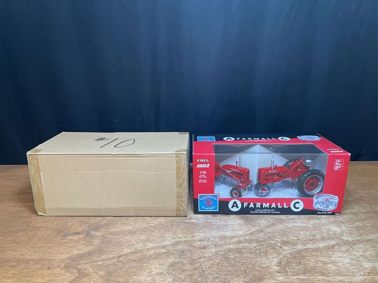 1/16-farmall-a-+-c-set-2016-ihc-wisconsin-nib-ertl-image-1