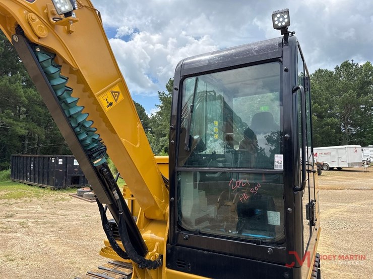 2021-caterpillar-305-image-8