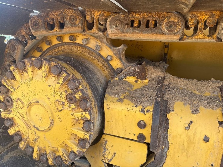 2016-caterpillar-d5k2-lgp-image-22