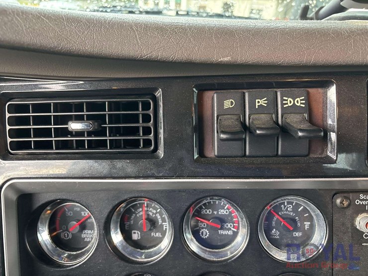 2015-kenworth-t400-image-17