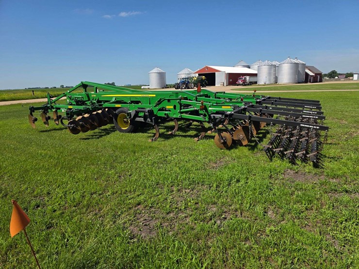 2016-john-deere-18-image-17