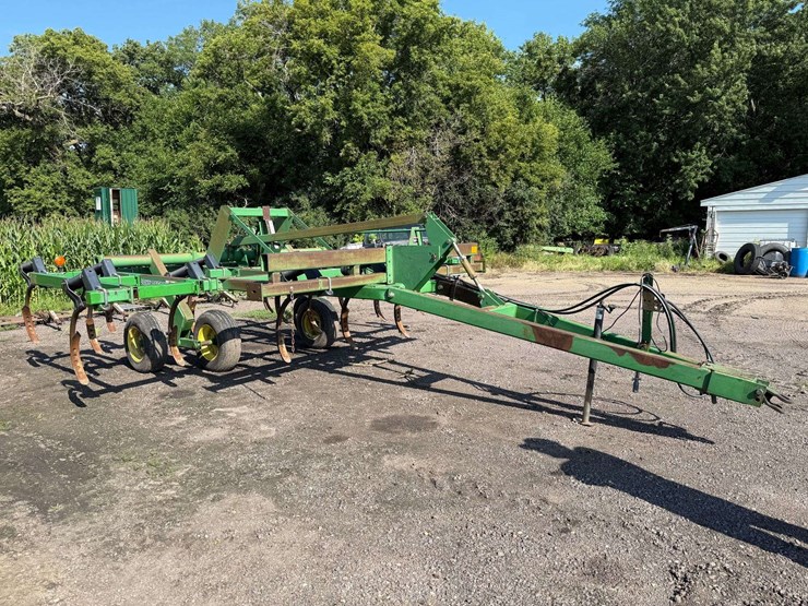 john-deere-680-image-1
