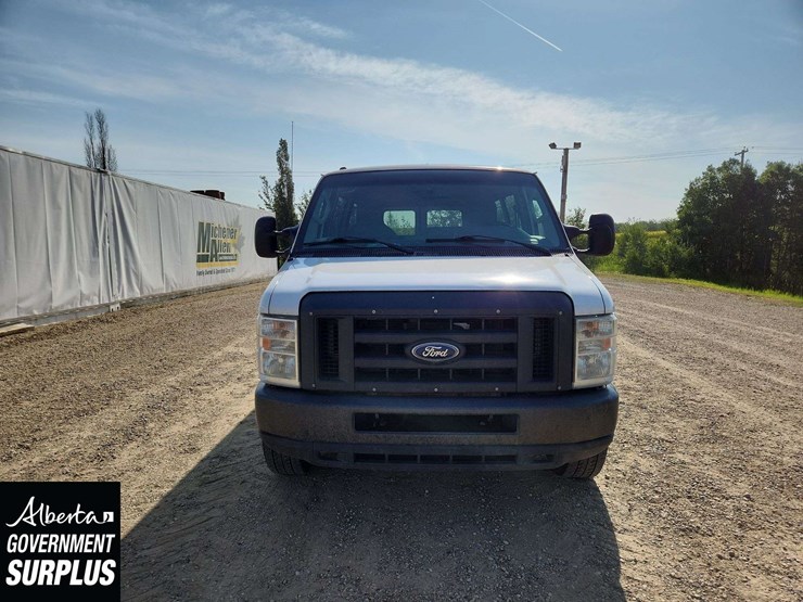 2014-ford-cargo-image-5