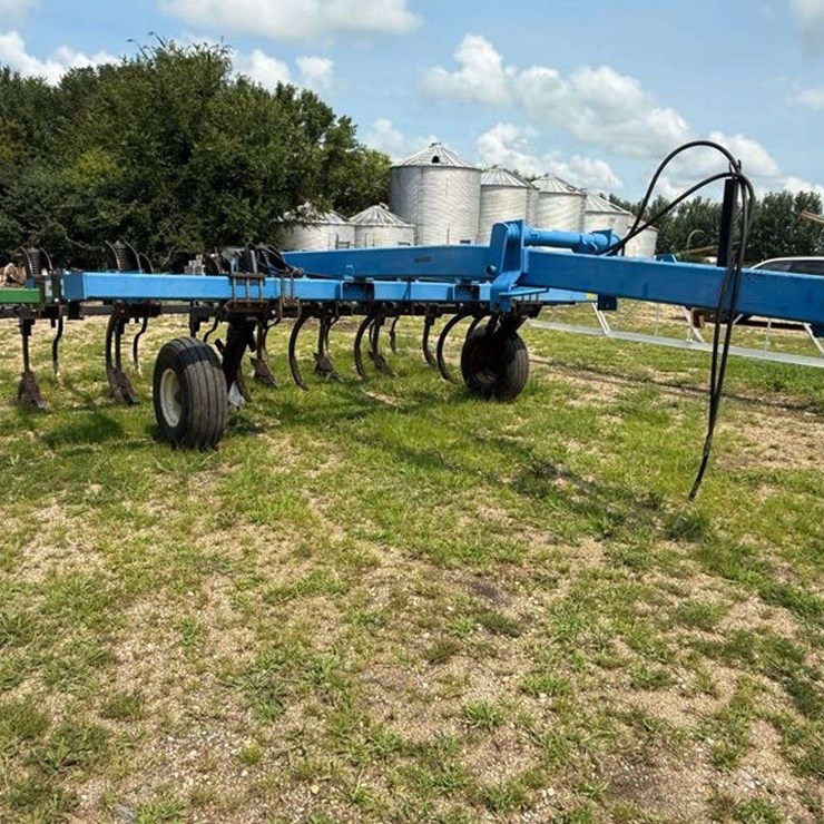 Eco Tiger Champ II DMI, 20’, New Points Fall of ’25, Tine Leveler, has Front Discs that will Come wi