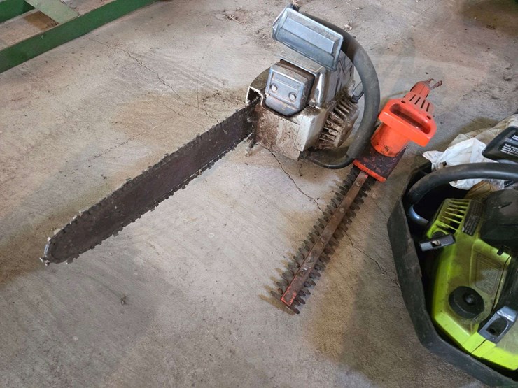 (2)-chainsaws-and-hedge-trimmer,-unknown-working-condition,-buying-all-for-one-money-image-2