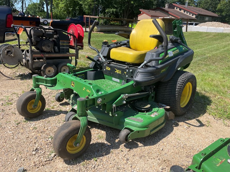 2022-john-deere-la-image-1