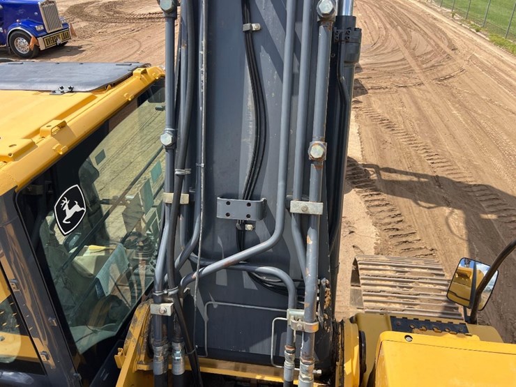2012-deere-350g-lc-image-32