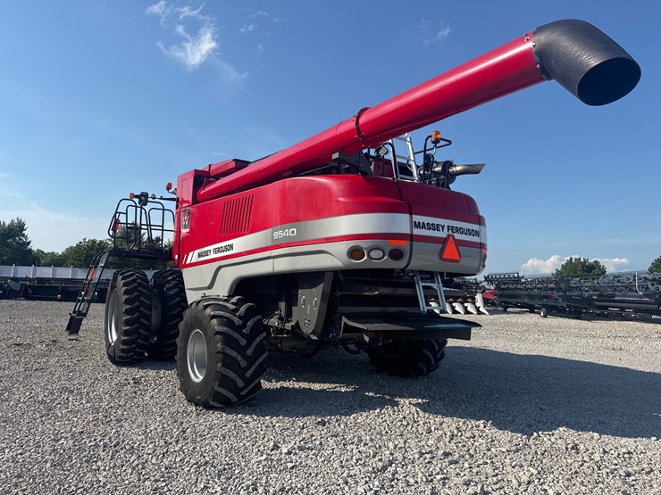 2012-massey-ferguson-9540-image-3