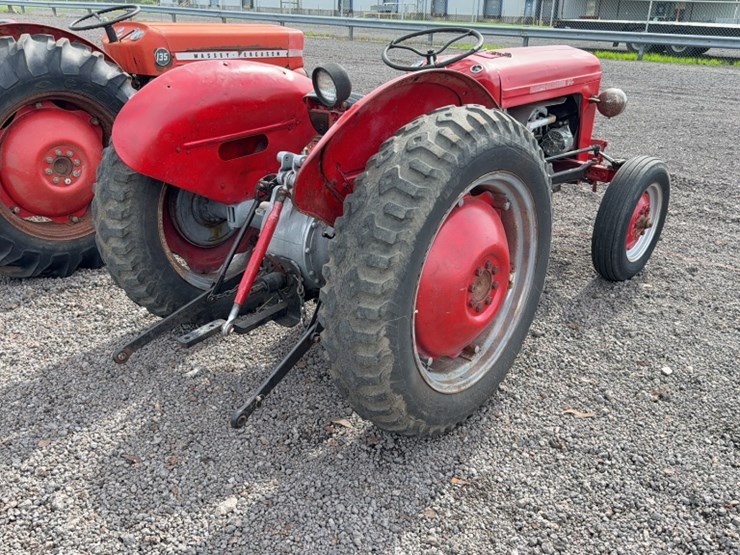 #3052-•-massey-ferguson-35-tractor-image-9