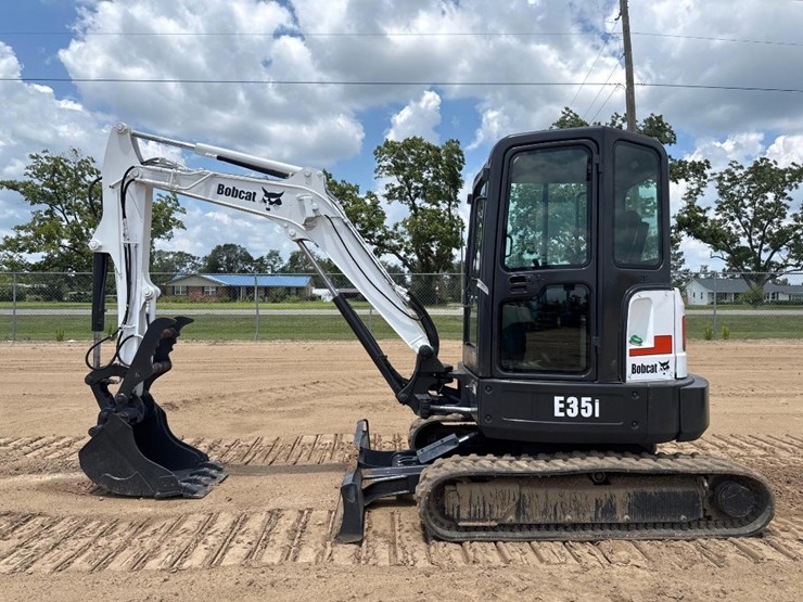2015-bobcat-e35-image-1