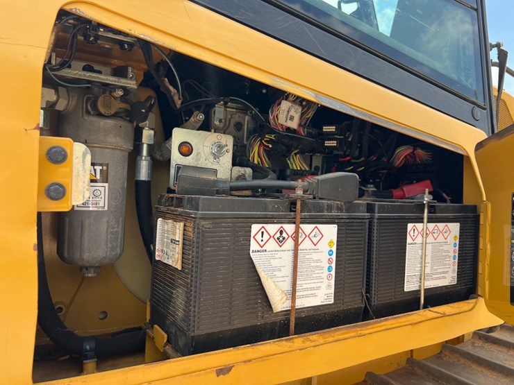 2021-caterpillar-d3-lgp-image-18
