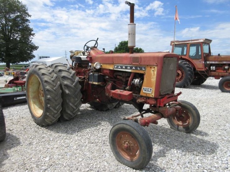 ih-farmall-706-tractor-image-2
