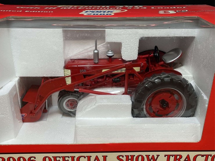 1/16-farmall-350-w/loader-2006-pork-expo-nib-sc-image-2
