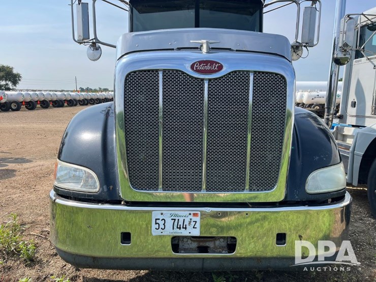 2008-peterbilt-384-image-21