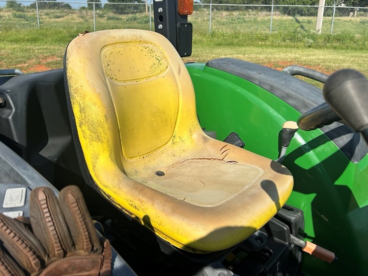2019-john-deere-4044m-image-14