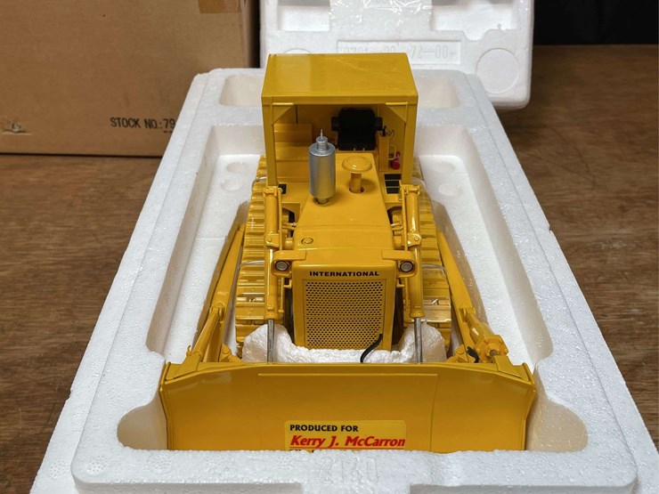 1/25-ih-td-25-crawler-nib-1st-gear-image-4