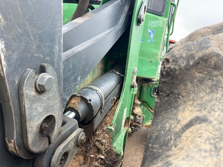 2019-deere-843l-image-14