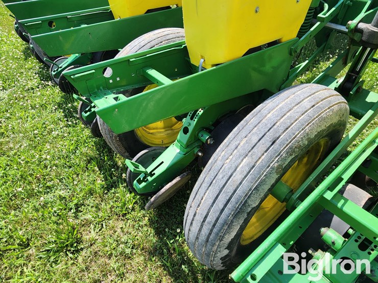 1996-john-deere-7200-image-17