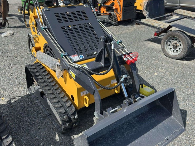 landhero-ldh-t-460-mini-skid-steer-loader-image-2