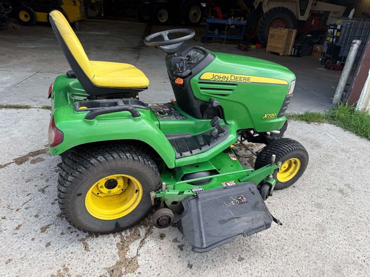 john-deere-x720-image-4
